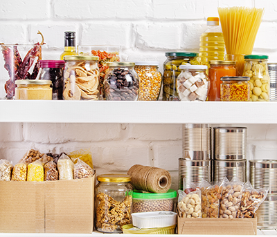 long-storage-term-foods-on-pantry-shelf-R64GC53